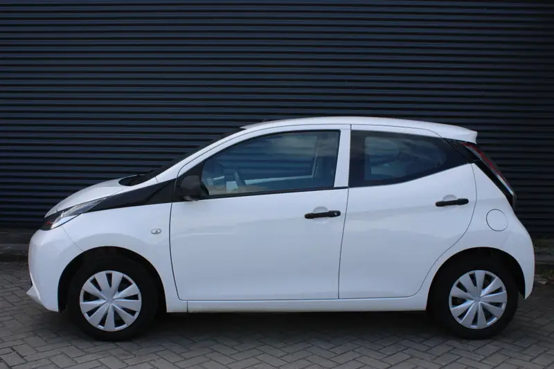Toyota Aygo 1.0 VVT-i x-fun Airco Bluetooth NAP 2018 leasen bij DreamLease: foto 2