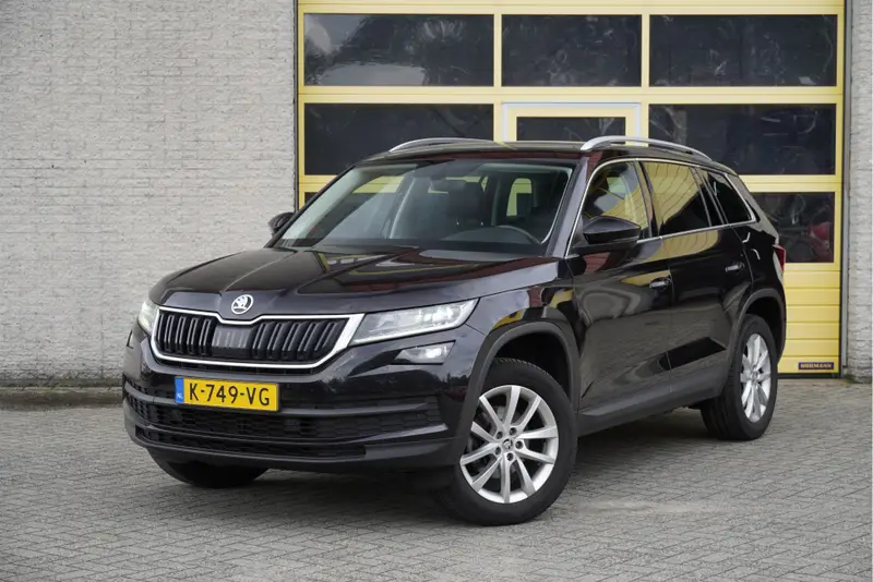 Škoda Kodiaq 1.5 TSI 150PK! Business Edition BJ2021 Lmv 18" | Led V+A | Pdc | Elek. trekhaak | Elek. achterklep | Achteruitrijcamera | App-Connect | Navi | Dashboard verlichting | Climate control | Cruise control | Verwarmde voorstoelen | Extra getint glas 2021 leasen bij DreamLease: foto 1
