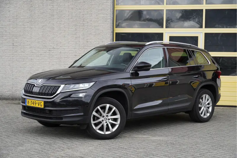 Škoda Kodiaq 1.5 TSI 150PK! Business Edition BJ2021 Lmv 18" | Led V+A | Pdc | Elek. trekhaak | Elek. achterklep | Achteruitrijcamera | App-Connect | Navi | Dashboard verlichting | Climate control | Cruise control | Verwarmde voorstoelen | Extra getint glas 2021 leasen bij DreamLease: foto 2