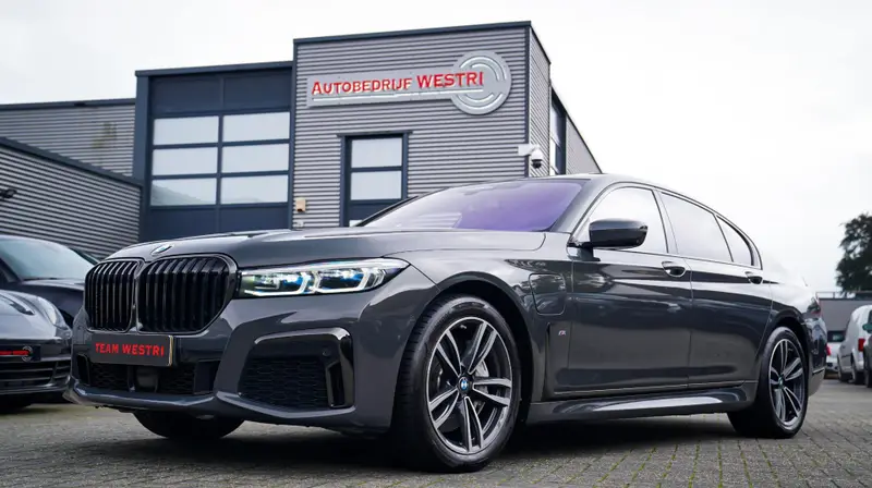 BMW 7 Serie 745e High Executive | Massage | Softclose | Achterbankverwarming | 360 | Head Up Display | Carplay 2019 leasen bij DreamLease: foto 1
