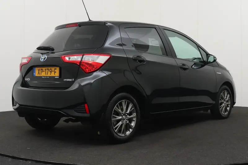 Toyota Yaris 1.5 Aut. Hybrid Dynamic 2019 leasen bij DreamLease: foto 2