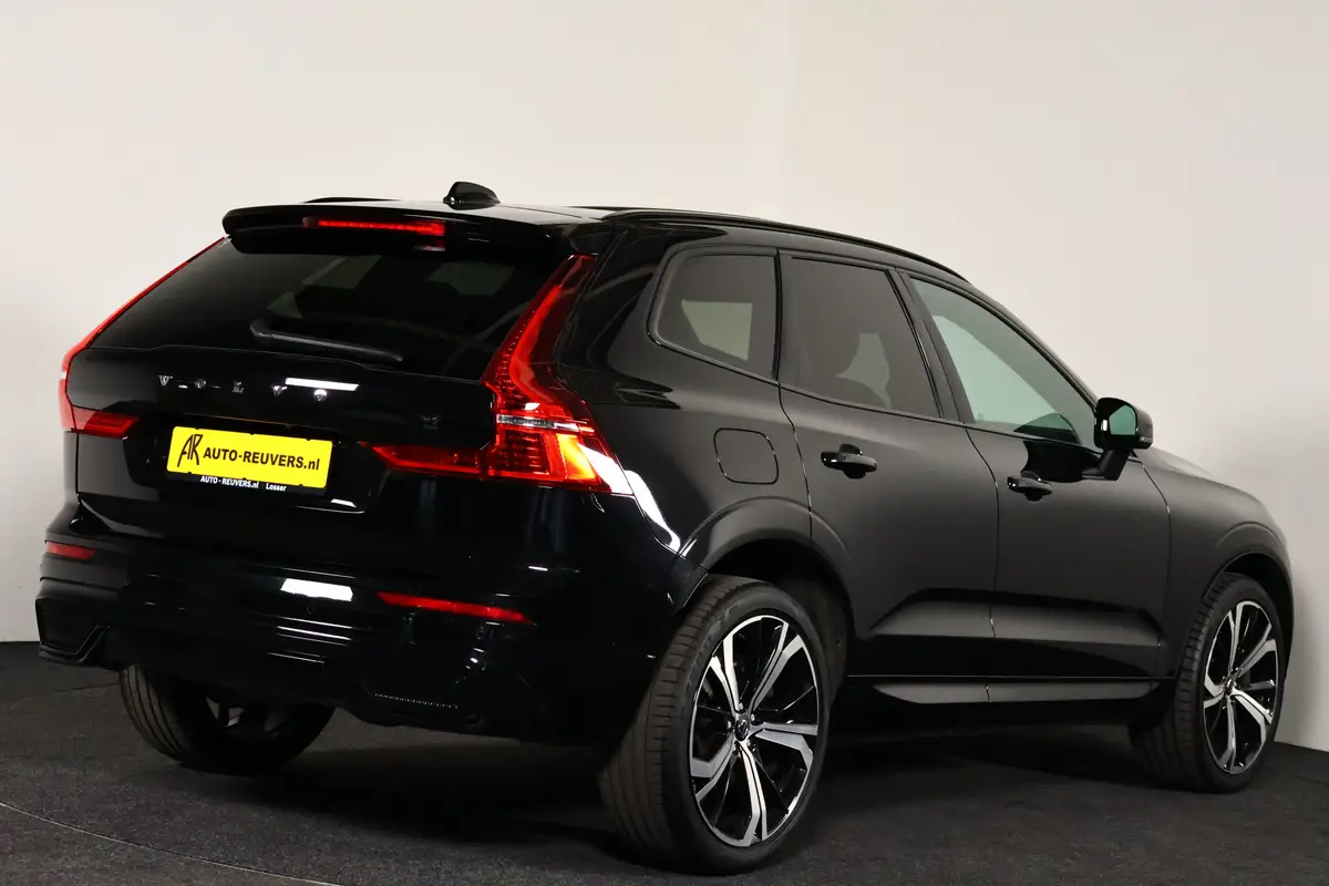 Volvo XC60 2.0 B4 Plus Dark: foto 2