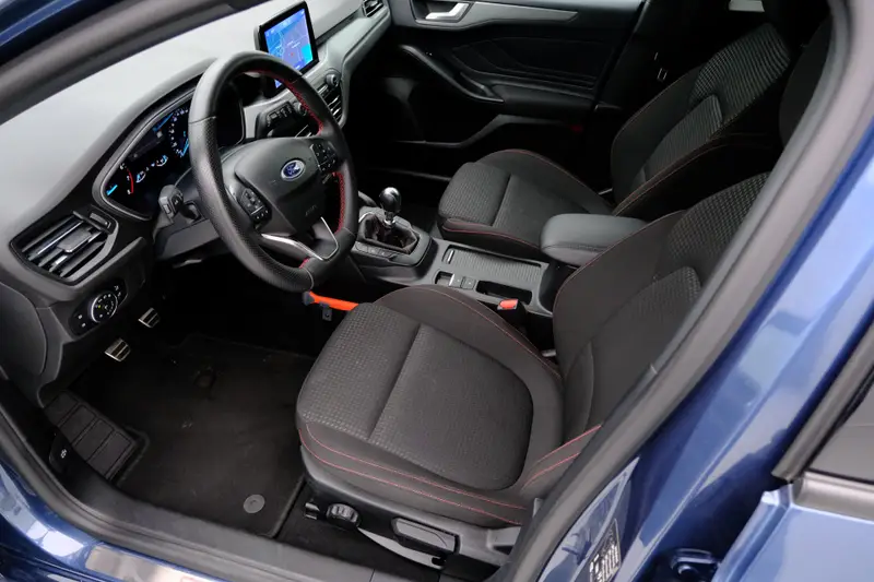 Ford Focus Wagon 1.0 EcoBoost Hybrid ST Line Style CarPlay|ParkAssist|Navi|Clima|LMV 2022 leasen bij DreamLease: foto 2