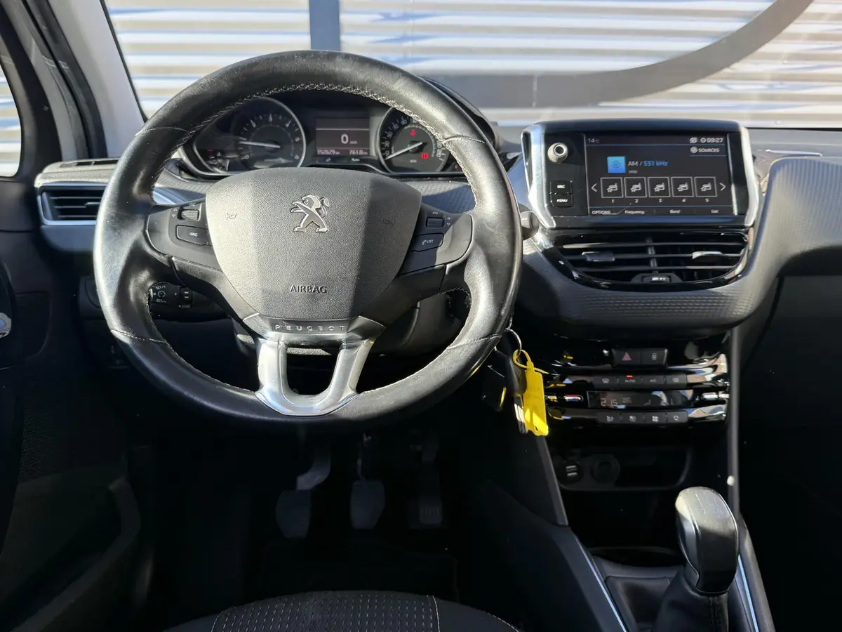 Peugeot 208 1.6 BlueHDi Blue Lease Executive: foto 2