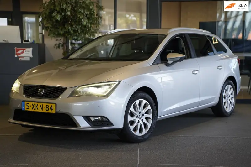 SEAT Leon ST 1.2 TSI Style Business Navi Xenon Cruise Airco Pdc 2014 leasen bij DreamLease: foto 1