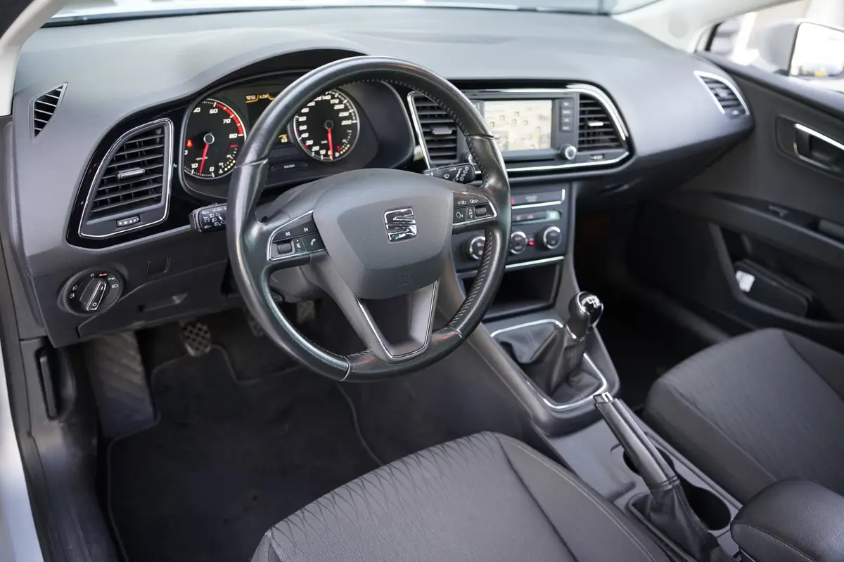 SEAT Leon ST 1.2 TSI Style Business Navi Xenon Cruise Airco Pdc: foto 2