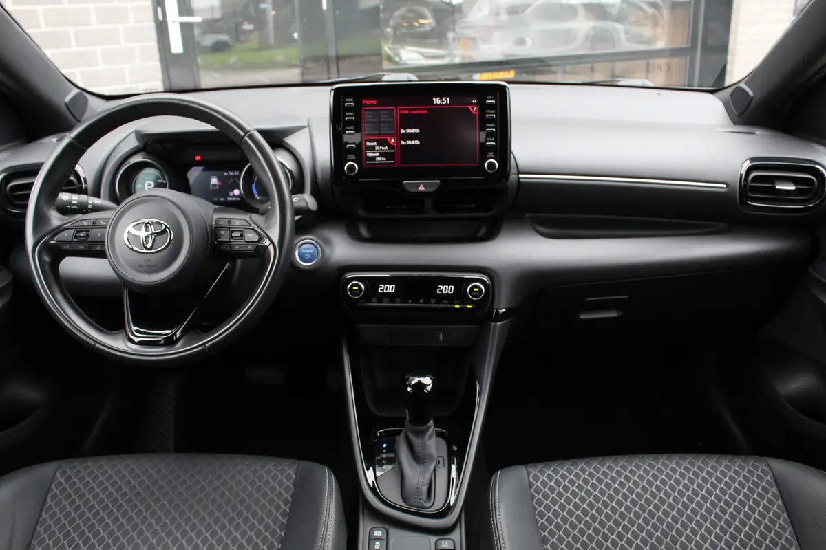 Toyota Yaris 1.5 Hybrid Executive: foto 2