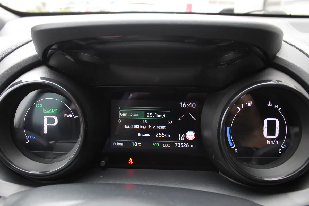 Toyota Yaris 1.5 Hybrid Executive: foto 32
