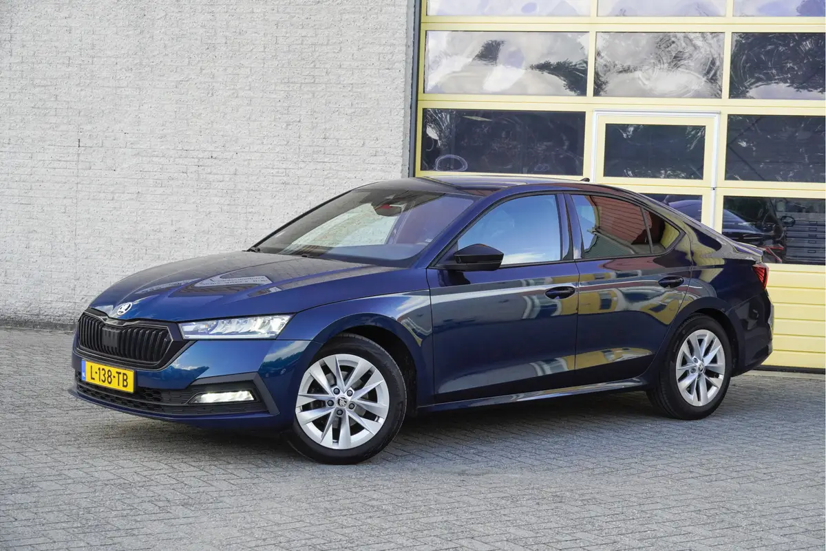 Škoda Octavia 1.0 e-TSI Automaat! 5drs Sport Business BJ2021 Lmv 17" | Led V+A | Dynamische knipperlichten | Pdc | App-Connect | Navi | Dashboard verlichting | Climate control | Cruise control | Sportstoelen | Zwarte hemel | Extra getint glas: foto 2