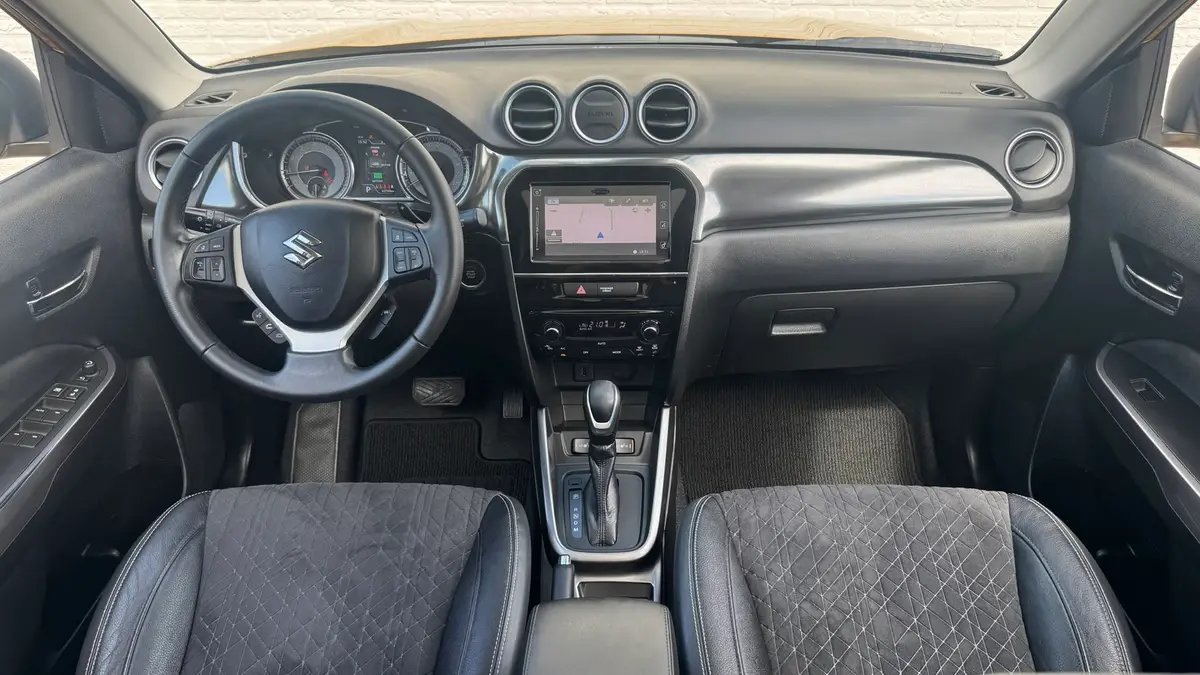 Suzuki Vitara 1.5 Hybrid Style Trekhaak Panorama dak Camera Adaptieve cruise Keyless Clima: foto 2