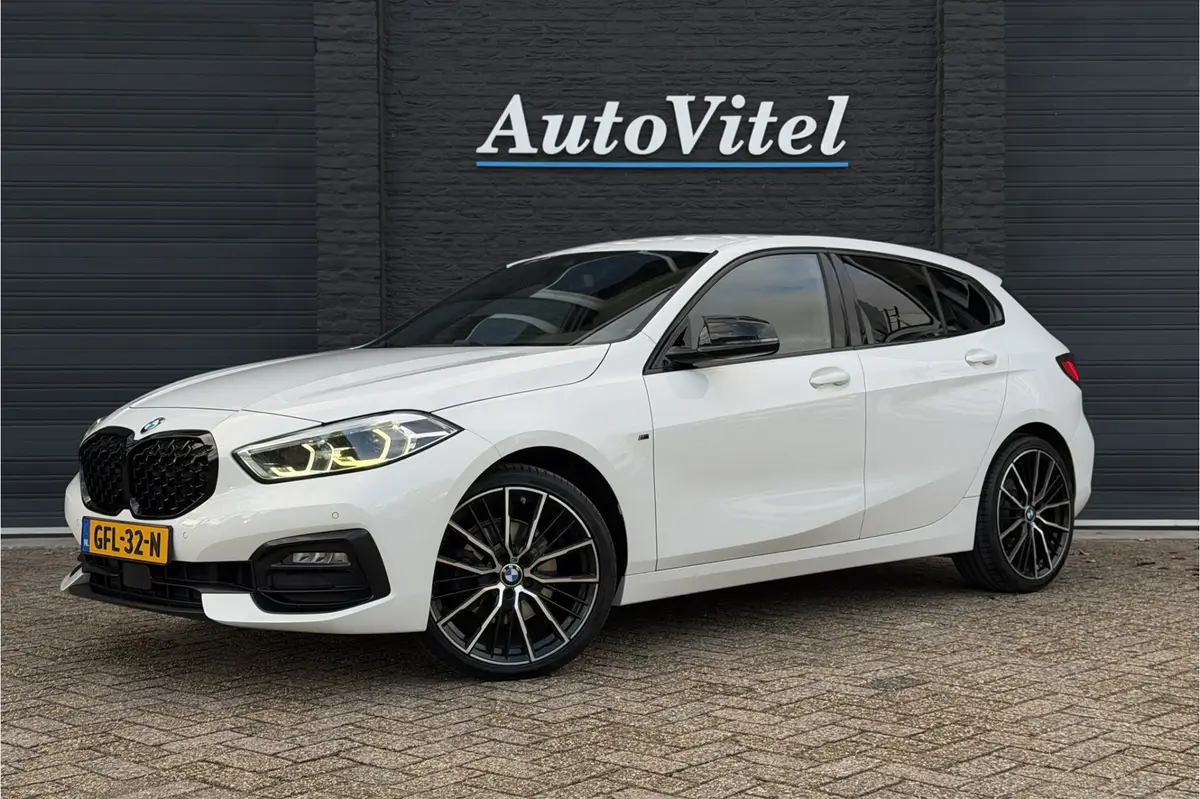 BMW 1 Serie 118i | Sportleder | Stoel + Stuurverwarming | Comfort Access | Live Cockpit Pro | Carplay: foto 1