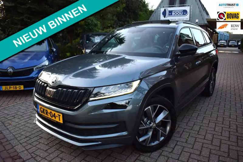Škoda Kodiaq 2.0 TSI 4x4 Sportline 7 PERS/PANODAK/CRUISE/CAMERA/TREKHAAK/CARPLAY/MEMORY/KEYLESS/XENON/STOELVERW/19 INCH 2020 leasen bij DreamLease: foto 1
