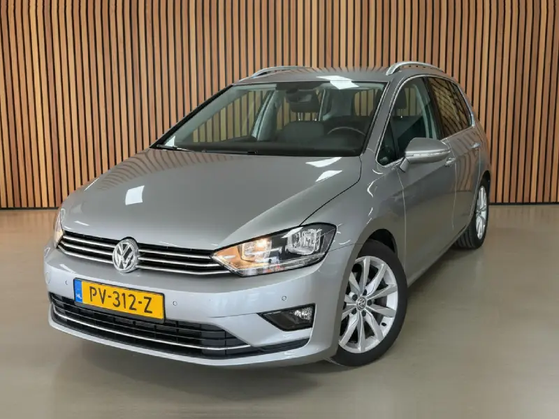 Volkswagen Golf Sportsvan 1.4 TSI Highline | DSG | Camera | Navi 2017 leasen bij DreamLease: foto 1