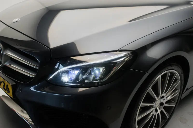 Mercedes-Benz C-Klasse 180 AMG Aut NL-auto [ Panoramadak Sfeerverlichting Leder Stoelverwarming 19 Inch Full-LED ] 2015 leasen bij DreamLease: foto 2