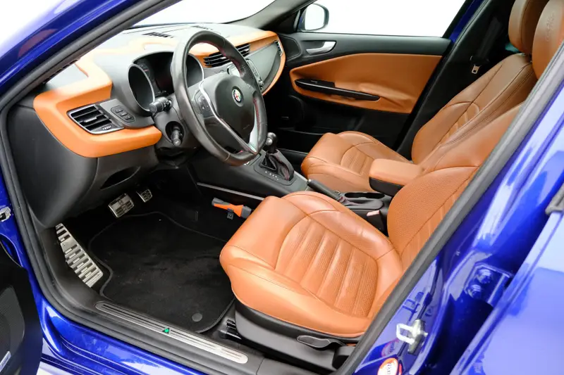 Alfa Romeo Giulietta 1.7 TBi 241pk Quadrifoglio Verde Aut. Pano|1e Eig|Leder|BOSE|18" LMV 2015 leasen bij DreamLease: foto 2