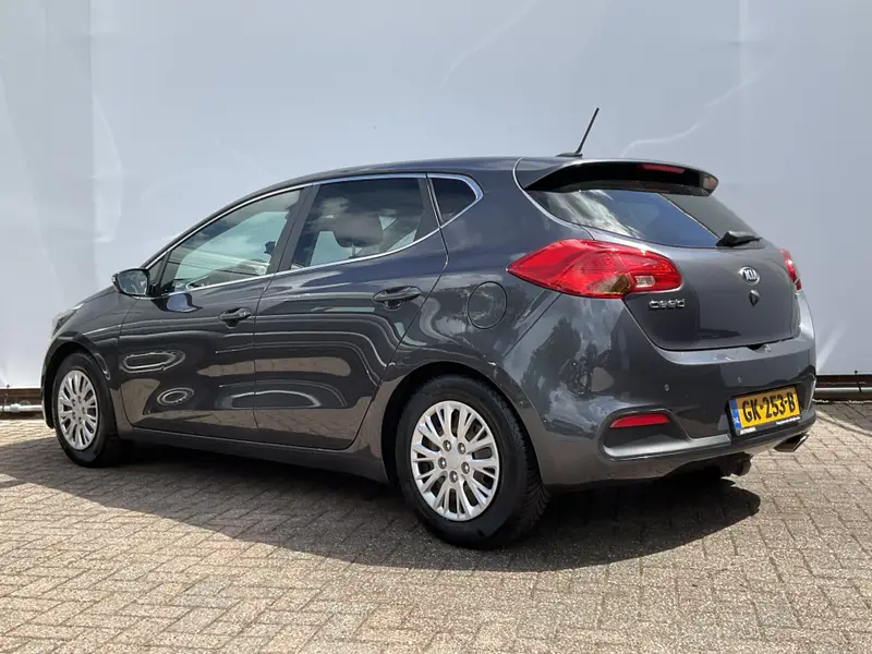 Kia cee'd 1.6 GDI BusinessLine Nav/Cruise Camera Xenon Orig.NL Voll.Onderhouden! 2015 leasen bij DreamLease: foto 2