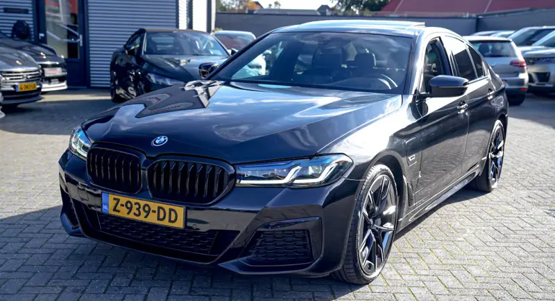 BMW 5 Serie 545e xDrive High Executive | Harman/Kardon | Laser LED | HuD | Facelift | Softclose | Panorama | Alcantara | Massage 2021 leasen bij DreamLease: foto 2