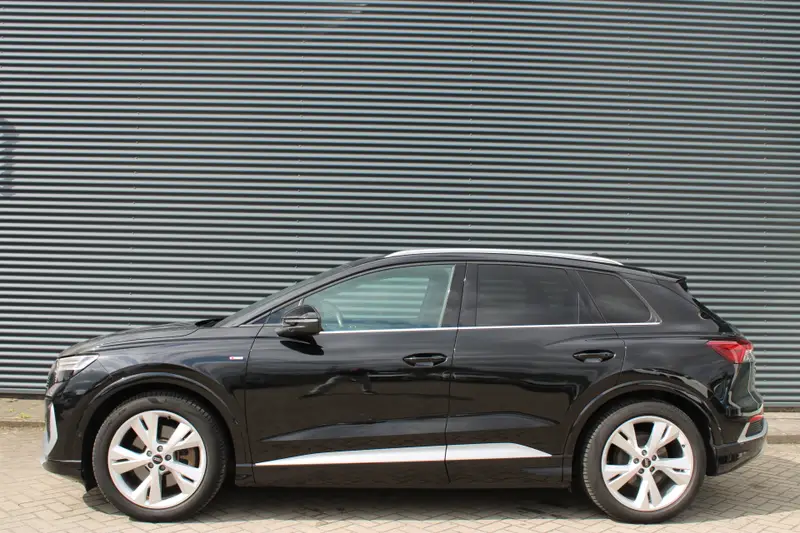 Audi Q4 e-tron 40 S-Line 77 kWh Camera Adaptive-Cruise Navigatie Stoelverwarming Led 2023 leasen bij DreamLease: foto 2