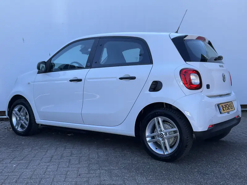 smart Forfour EQ Soh 96% 1Eig Clima Cruise toerenteller Essential 22kw-boordlader met fastcharge functie 2022 leasen bij DreamLease: foto 2