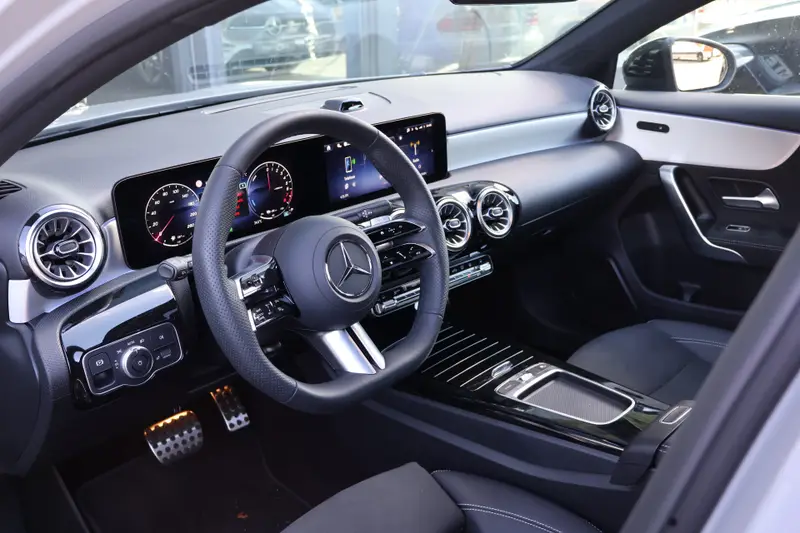 Mercedes-Benz A-Klasse 250 e AMG Line I Panoramadak I Camera I Distronic I Stoelverwarming I Meerspaaks velgen I 2026 leasen bij DreamLease: foto 2
