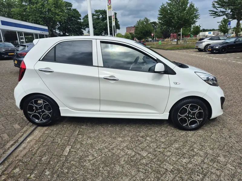 Kia Picanto 1.2 CVVT World Cup Ed. 2014 leasen bij DreamLease: foto 2
