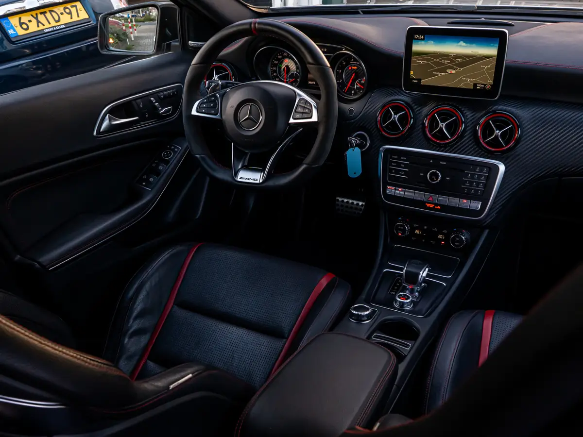 Mercedes-Benz A-Klasse AMG 45 4MATIC: foto 2