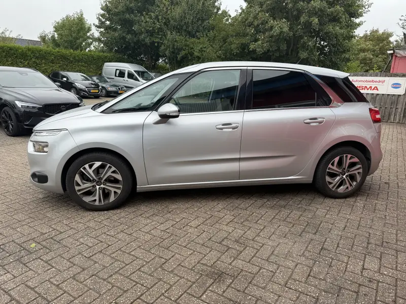 Citroën C4 Picasso 1.2 PureTech 131 PK | Selection | Zeer luxe 2016 leasen bij DreamLease: foto 2