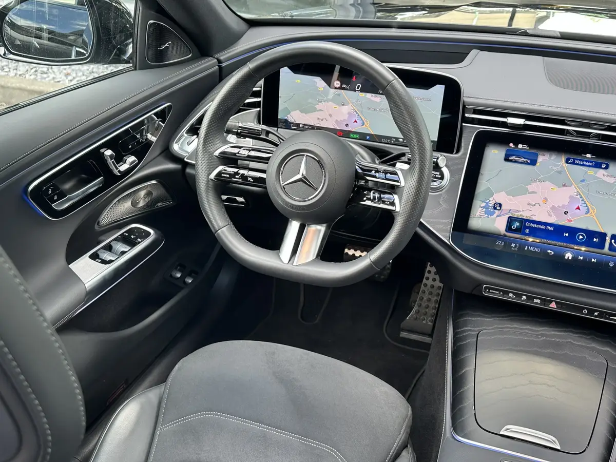 Mercedes-Benz E-Klasse 300 e AMG Line l Panoramadak l 360 Camera l Head-up l DISTRONIC l Night pakket lBurmester 4 D l Digital Light l Keyless Go l: foto 2