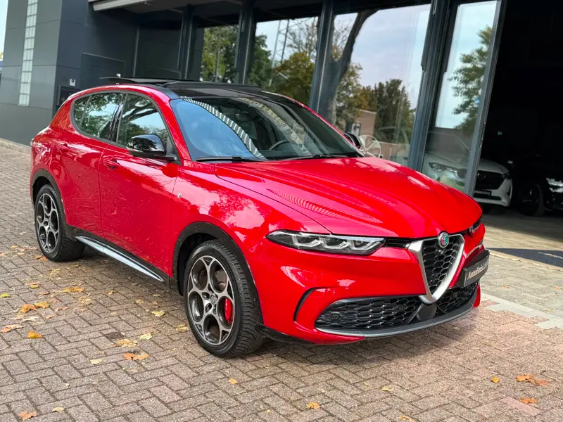 Alfa Romeo Tonale 1.5T Hybrid Ti|Pano|Nav|Alfa Rood|Trekhaak|1e Eigenaar|Nieuwstaat 2023 leasen bij DreamLease: foto 1