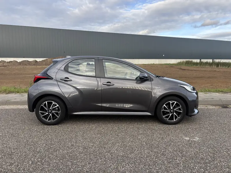 Toyota Yaris 1.5 Hybrid Dynamic 2021 leasen bij DreamLease: foto 2
