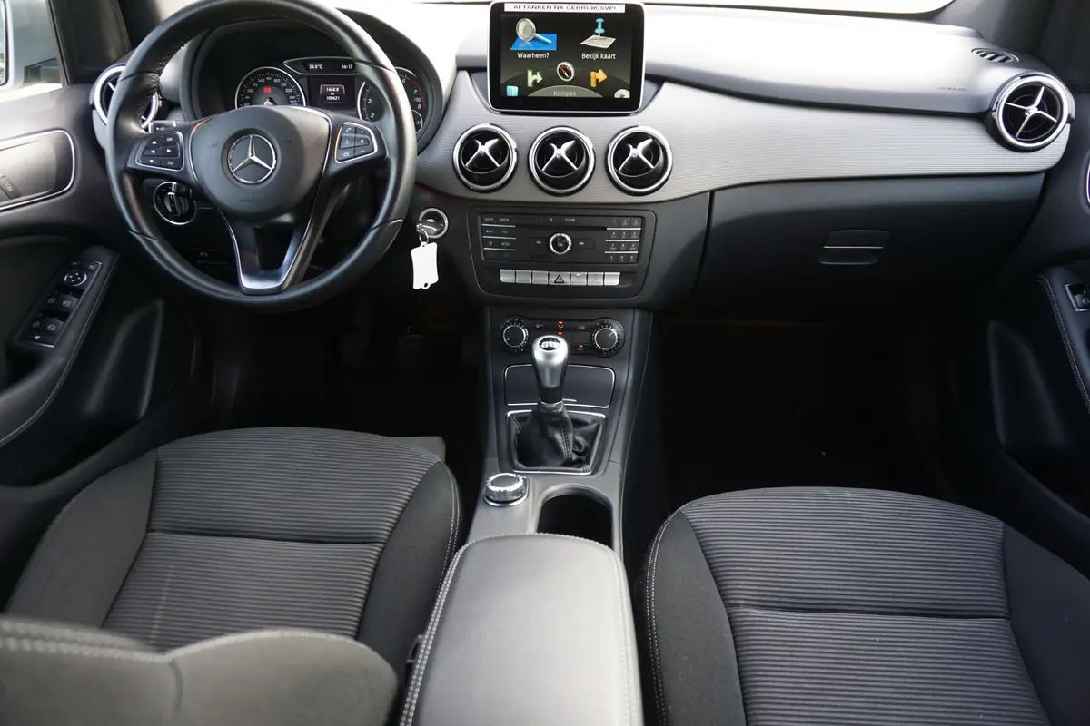 Mercedes-Benz B-Klasse 180 AMBITION Style l Facelift uitvoering l Xenon l PTS l Privacy glas l trekhaak l Airco l Navigatie: foto 2