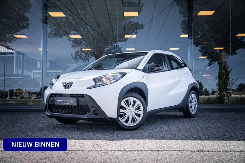 Toyota Aygo X 1.0 VVT-i S-CVT Play ** Camera ** Automaat ** Carplay 2023 leasen bij DreamLease: foto 1