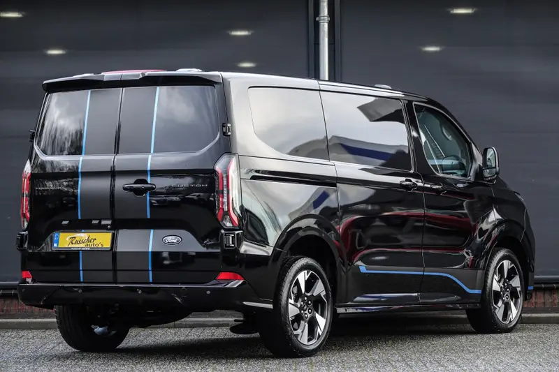 Ford Transit Custom L1H1 170Pk Aut. | Sport | 2xSchuifdeur | Achteruitrijcamera | Agate Black 2024 leasen bij DreamLease: foto 2