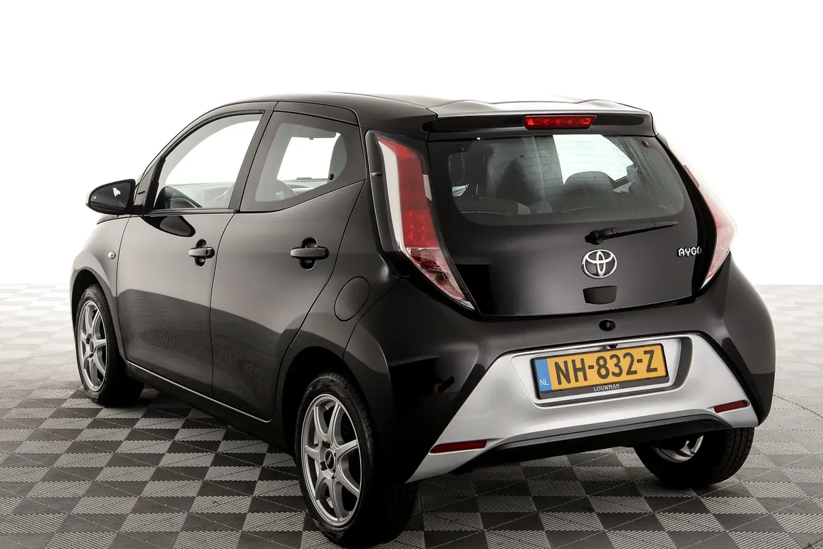 Toyota Aygo 1.0 VVT-I X-Play 5drs: foto 2