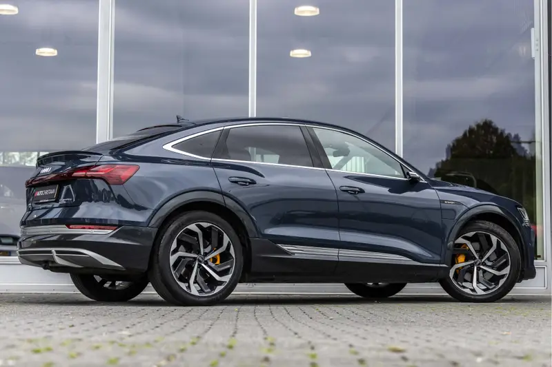 Audi e-tron Sportback 55 quattro S edition 95 kWh 2020 leasen bij DreamLease: foto 2