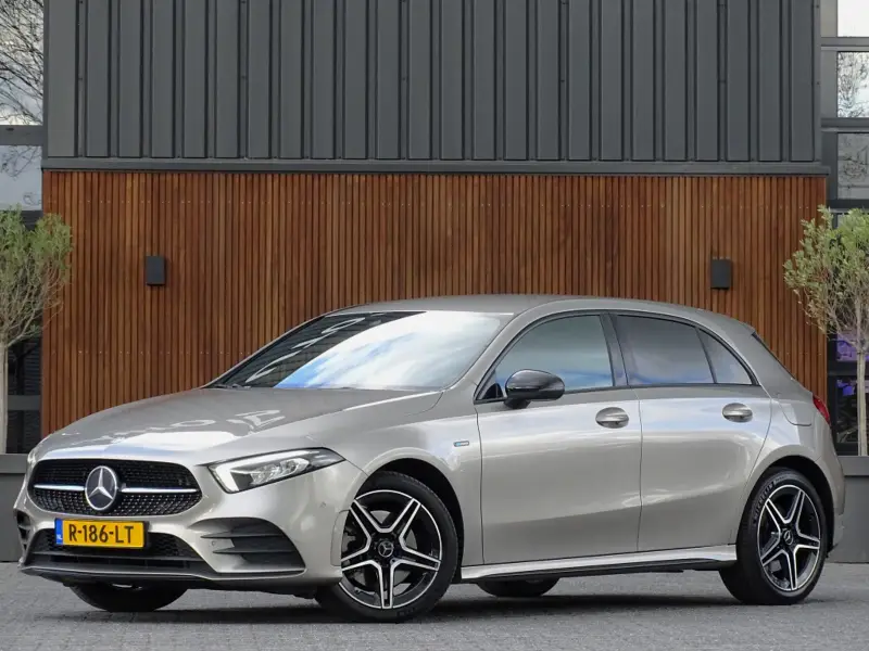 Mercedes-Benz A-Klasse 250e 215PK automaat / AMG Line / 2020 / LED 2020 leasen bij DreamLease: foto 1