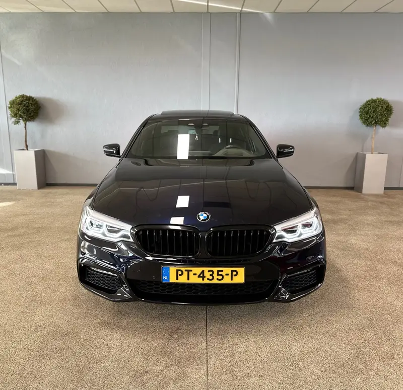 BMW 5 Serie 520d M Sport - Open dak - Ambi - HUD - Camera - Memory 2017 leasen bij DreamLease: foto 2