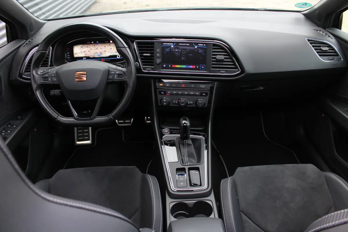 SEAT Leon ST 2.0 TSI CUPRA 4drive | Schaalstoelen | Panoramadak | Virtual dashboard | Keyless | Beats by DRE | Camera | Adaptive: foto 2