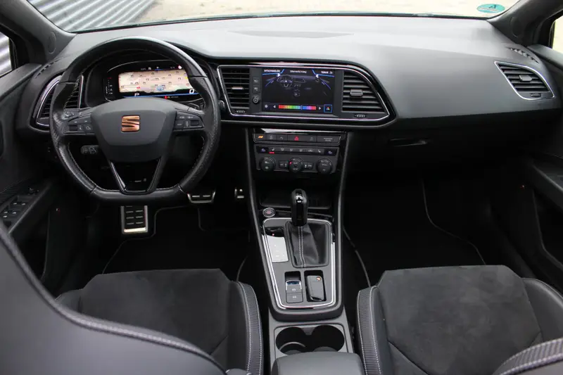 SEAT Leon ST 2.0 TSI CUPRA 4drive | Schaalstoelen | Panoramadak | Virtual dashboard | Keyless | Beats by DRE | Camera | Adaptive 2019 leasen bij DreamLease: foto 2