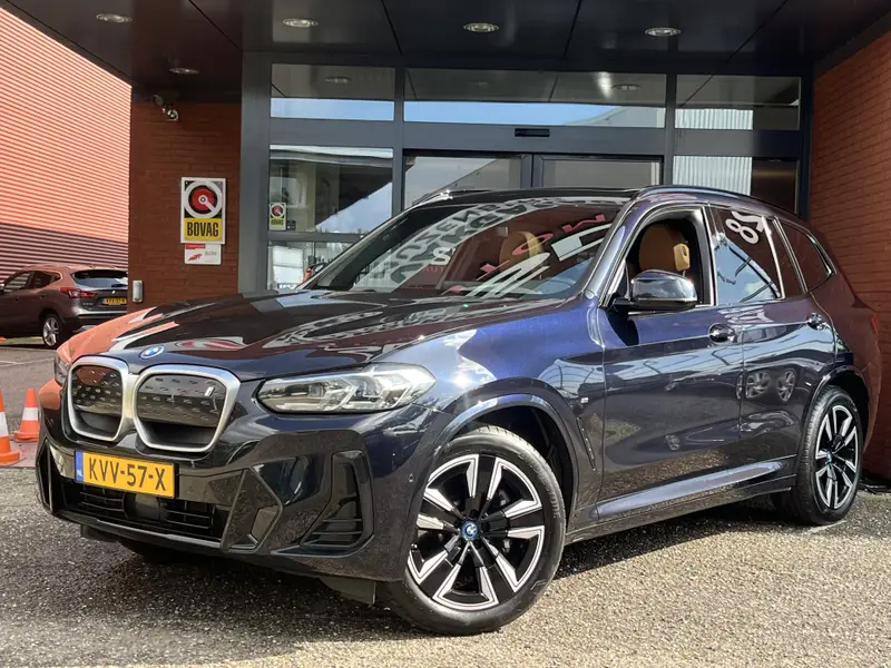 BMW iX3 High Executive 80 kWh M Sport // SOH 100% // SCHUIF-KANTELDAK // LEDER+ELEK. STOELEN // ELEK. KLEP// ADAPT. CRUISE // CAMERA 2022 leasen bij DreamLease: foto 2