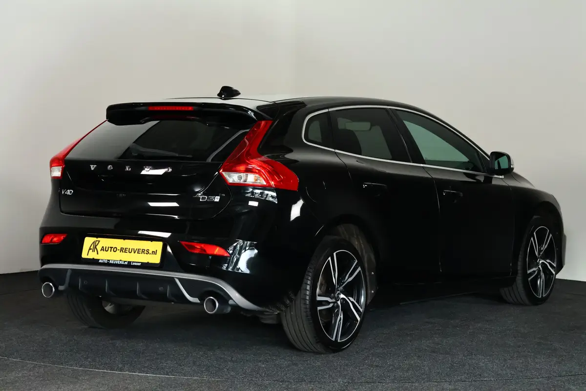 Volvo V40 2.0 D3 R-Design: foto 2