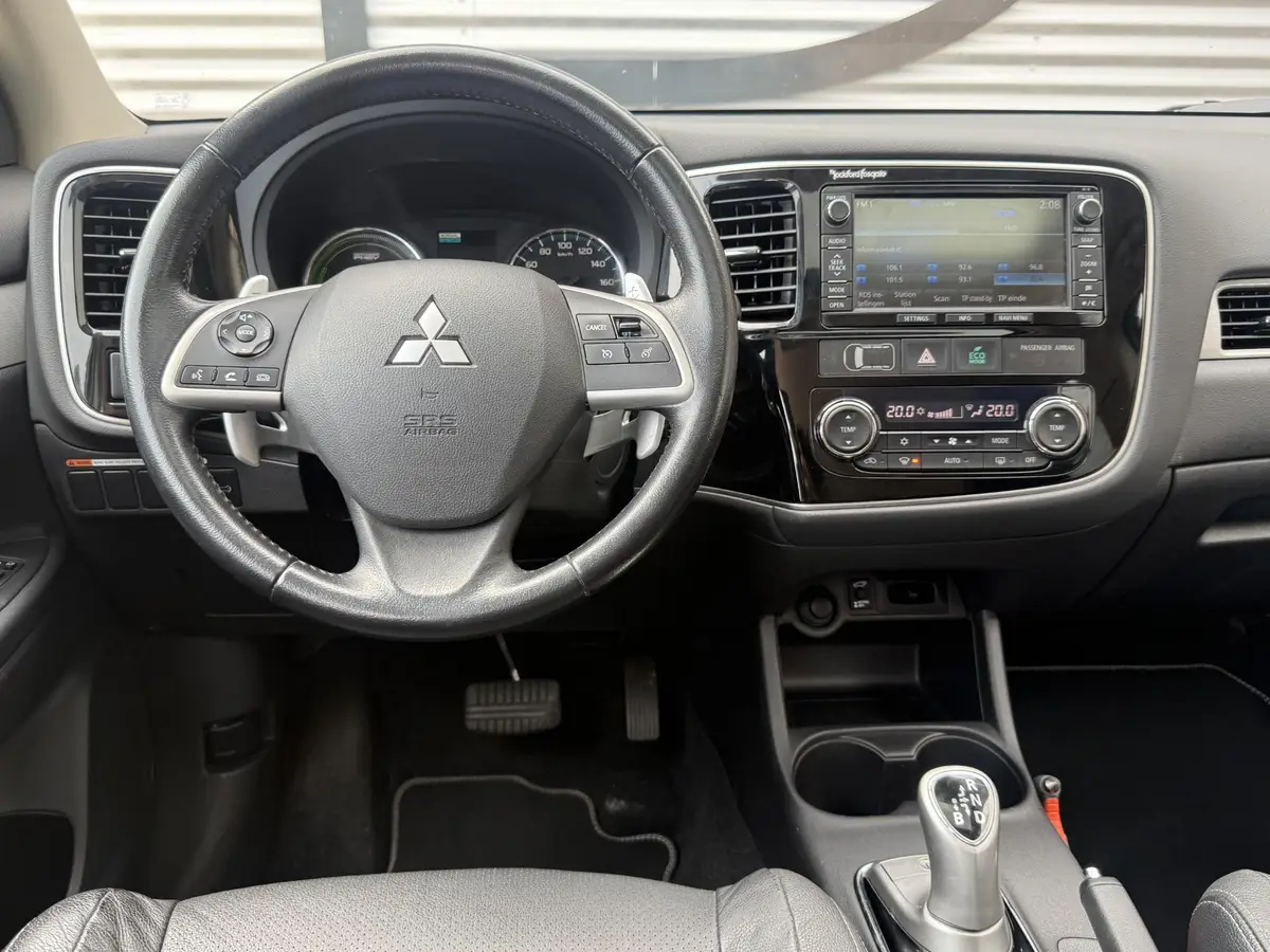 Mitsubishi Outlander 2.0 PHEV instyle: foto 2