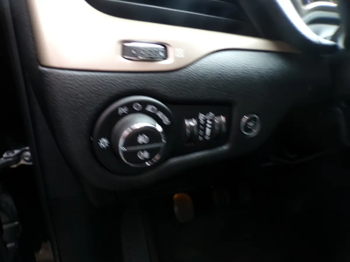 Jeep Cherokee 2.0 Longtitude: foto 18