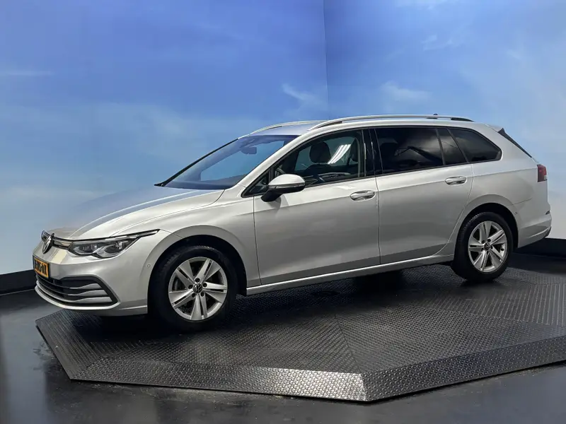 Volkswagen Golf Variant 1.0 eTSI Life Business Clima | Camera | Cruise 2021 leasen bij DreamLease: foto 2