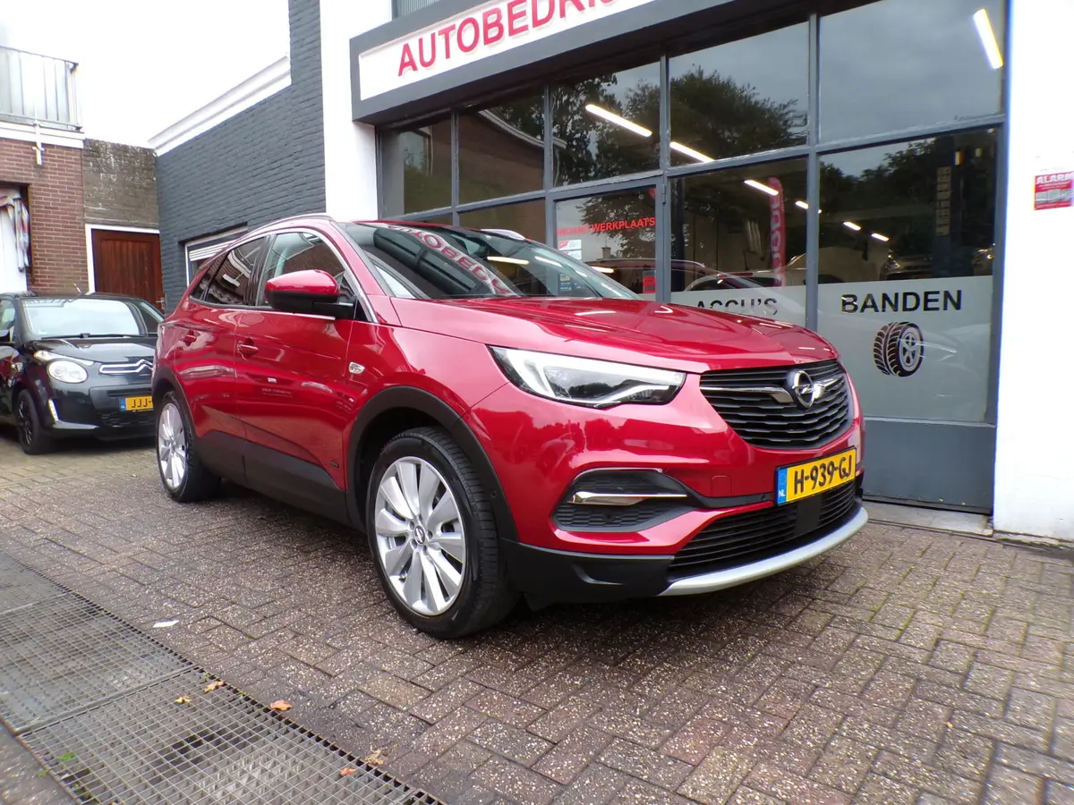 Opel Grandland X 1.6 Turbo Hybrid4 SoH 98% Ultimate: foto 2