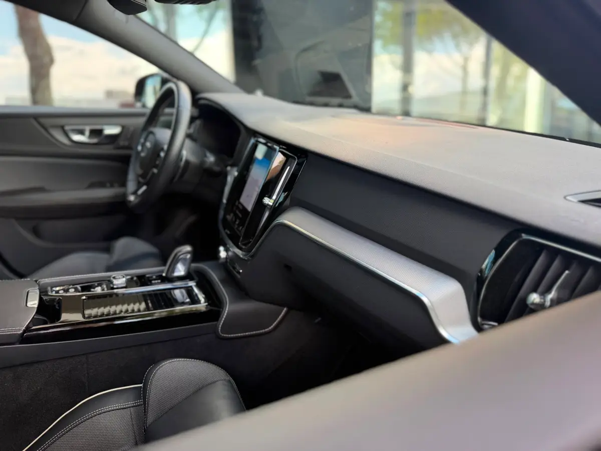 Volvo S60 2.0 T8 AWD Twin Engine R-Design|Pano|HUD|CarPlay|1e Eigenaar|Dealer onderhouden: foto 25