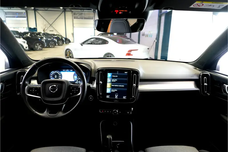 Volvo XC40 1.5 T4 155kW/211pk DCT7 Recharge R-Design PANORAMADAK + PILOT ASSIST + SPORTSTOELEN + 360 CAMERA + HARMAN/KARDON + ADAPT.CRUISE + LANE ASSIST + BLIS + KEYLESS ENTRY&GO + MISTLAMPEN VOOR + PARKSENSOREN + 19" LM-VELGEN!! 2021 leasen bij DreamLease: foto 2