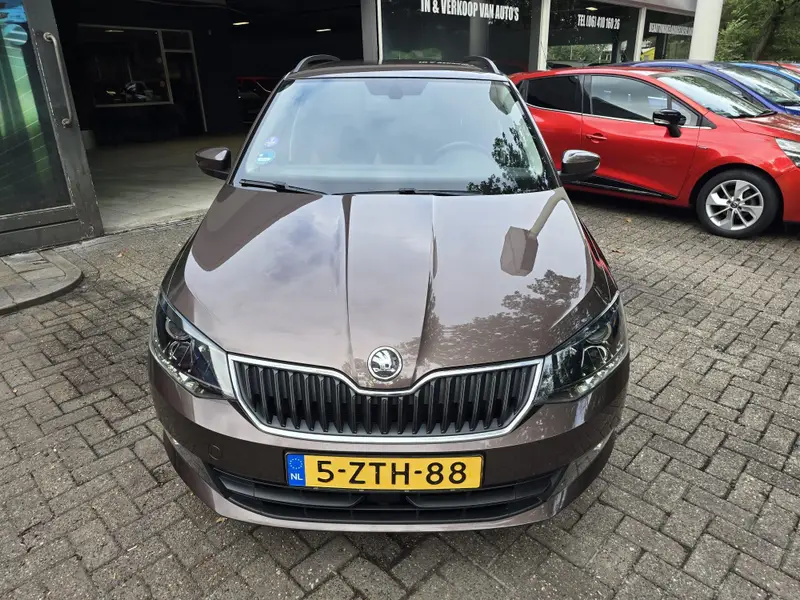 Škoda Fabia Combi 1.2 TSI First Edition Ambition 2015 leasen bij DreamLease: foto 2