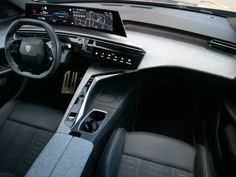 Peugeot e-3008 GT 73 kWh 210pk Automaat 2025 leasen bij DreamLease: foto 2