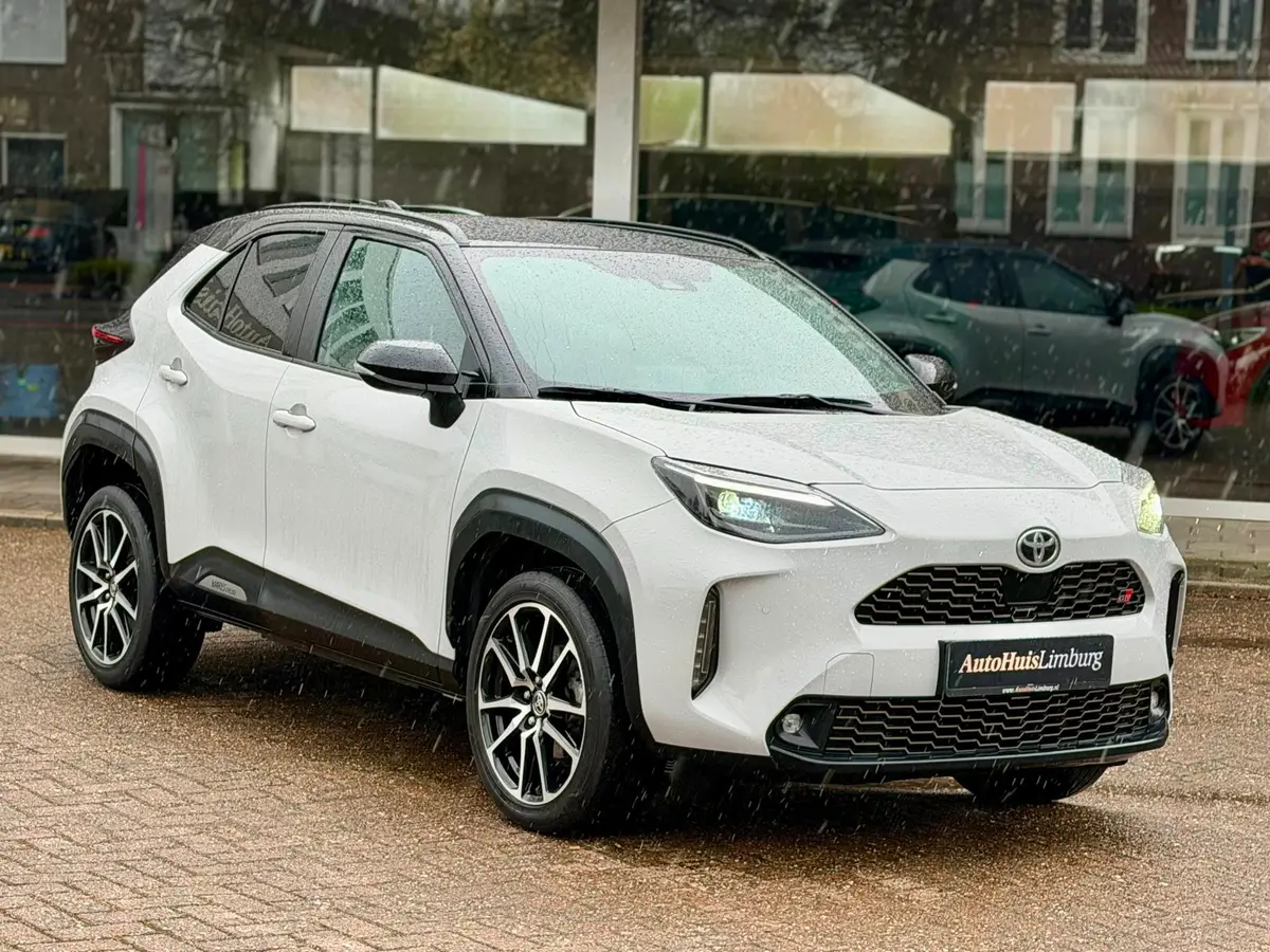 Toyota Yaris Cross 1.5 Hybrid GR Sport|Camera|HUD|Nav|CarPlay|Pano|Nieuwstaat!: foto 1